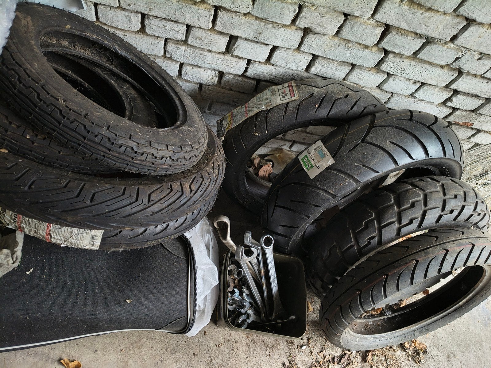 Partij nieuwe scooterbanden, Ophalen