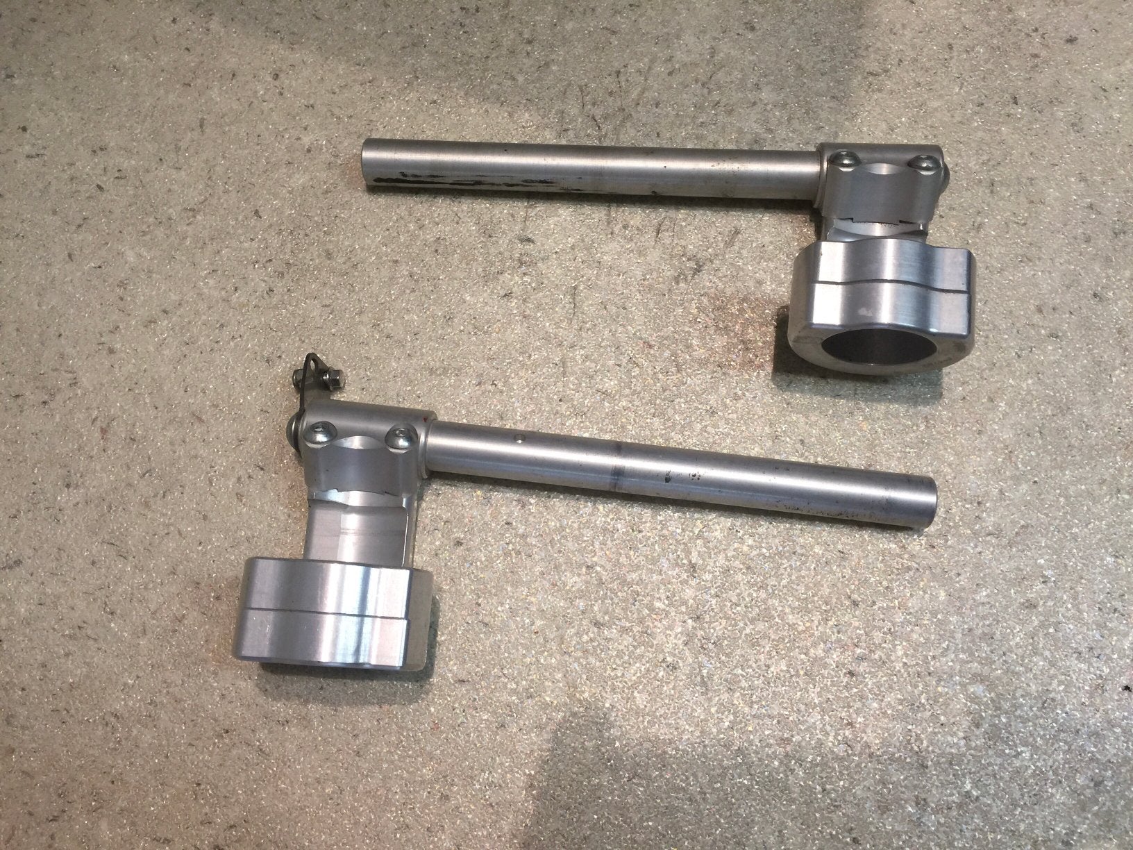 Clip ons voor vorkbenen van 45 mm  voor motoren ., Motos, Pièces | Autre, Enlèvement ou Envoi, Utilisé