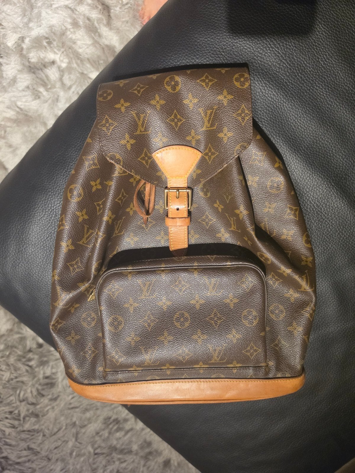 Montsouri MM Louis Vuitton, Handtassen en Accessoires, Tassen | Rugtassen, Ophalen