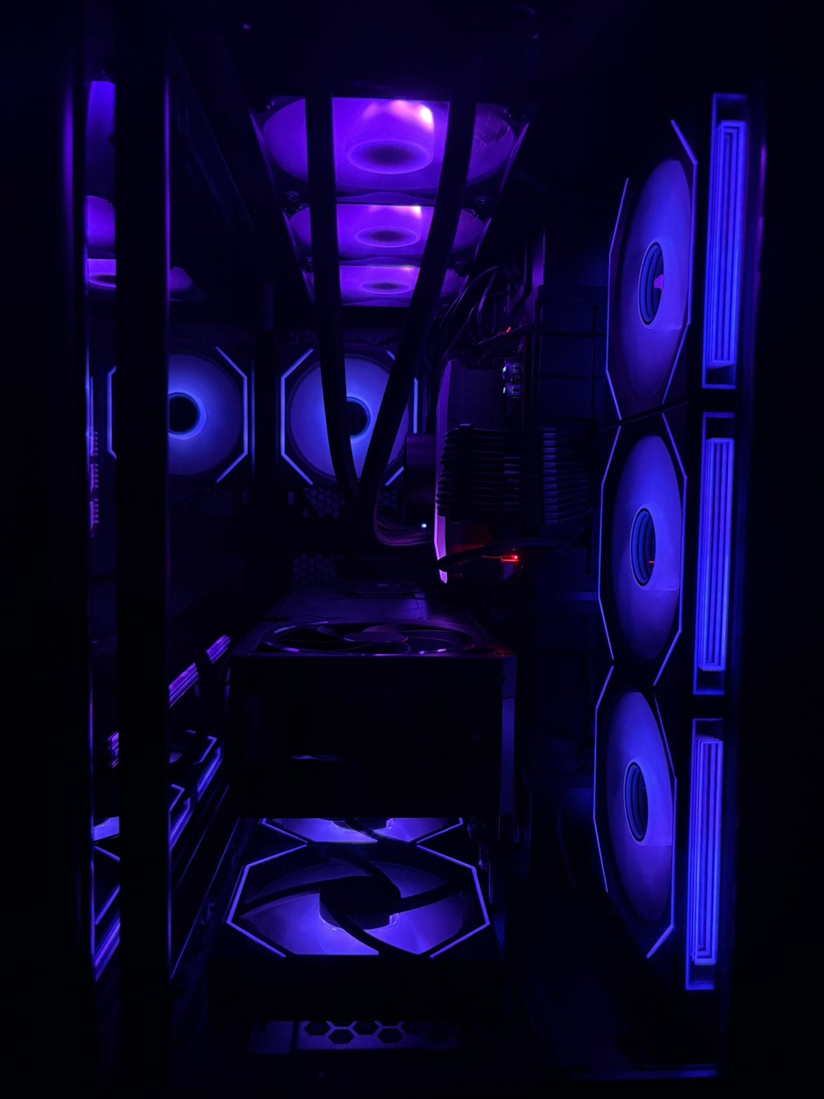 Ik wil mijn pc verkopen heb hem amper een 1 jaar, Avontuur en Actie, Online, Nieuw, Ophalen of Verzenden