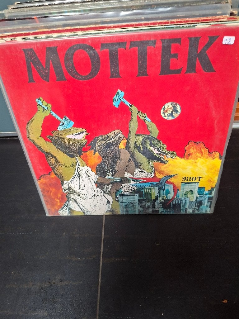 lp - mottek - riot - vak 9, Enlèvement ou Envoi, Comme neuf, Hardcore, Avec insert