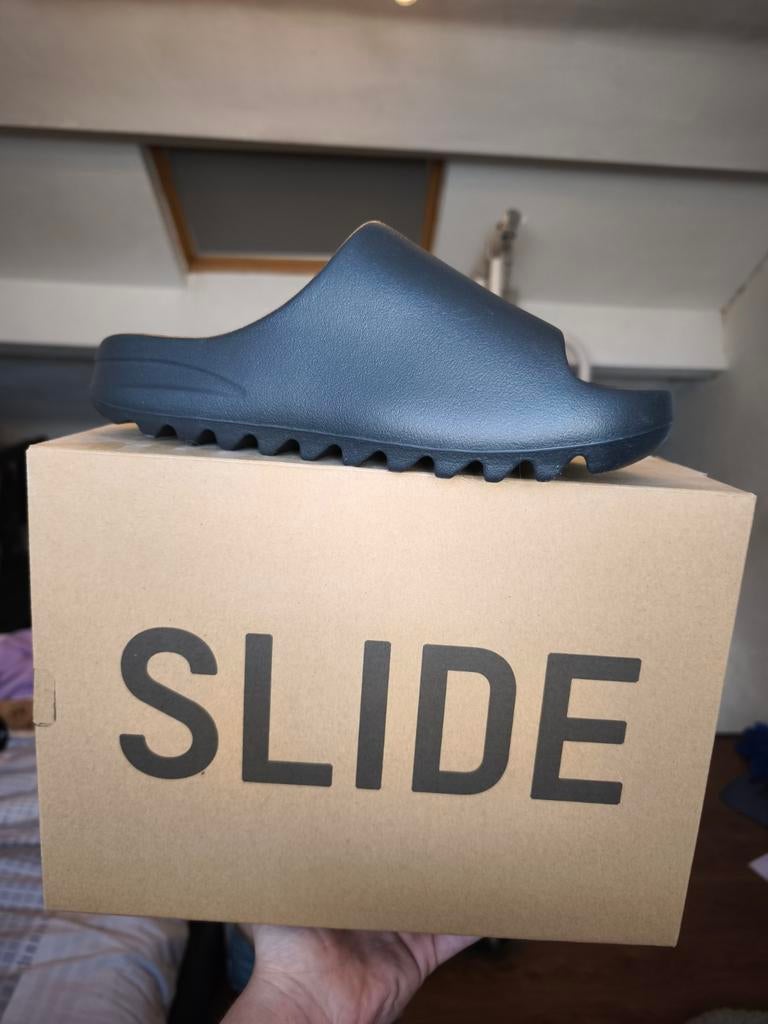 Yeezy slide Onyx, Kleding | Heren, Schoenen, Ophalen