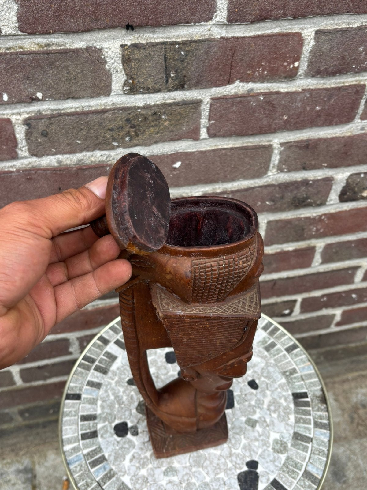 Afrikaanse houten sculptuur – handgesneden figuur met deksel, Tuin en Terras, Ophalen of Verzenden, Zo goed als nieuw