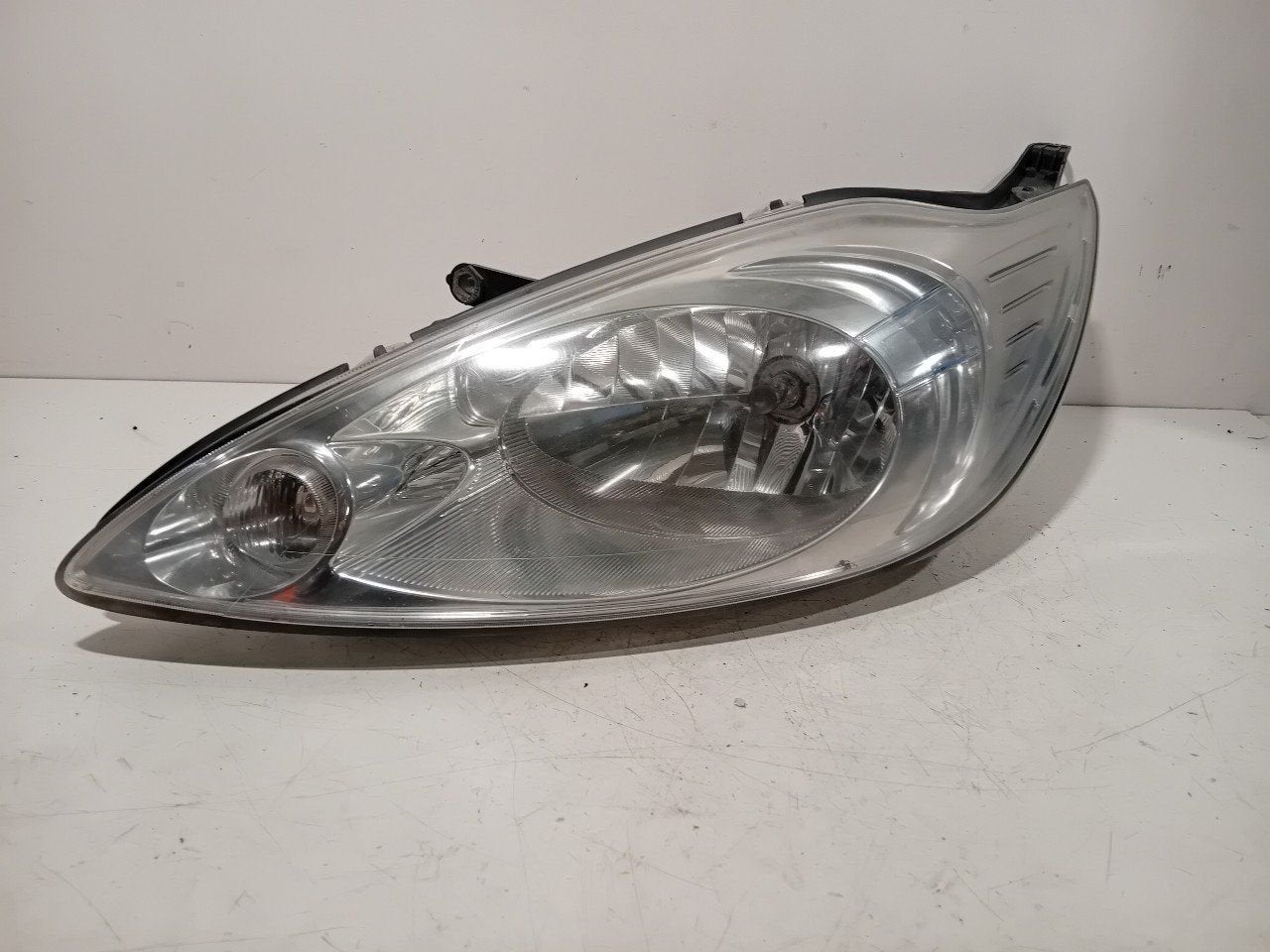 Koplamp links Ford Ka, Auto-onderdelen, Onderdelen@venauto.nl, Van der Ven Autorecycling B.V., Gebruikt, Ettenseweg 76, 4706 PB Roosendaal, The Netherlands
