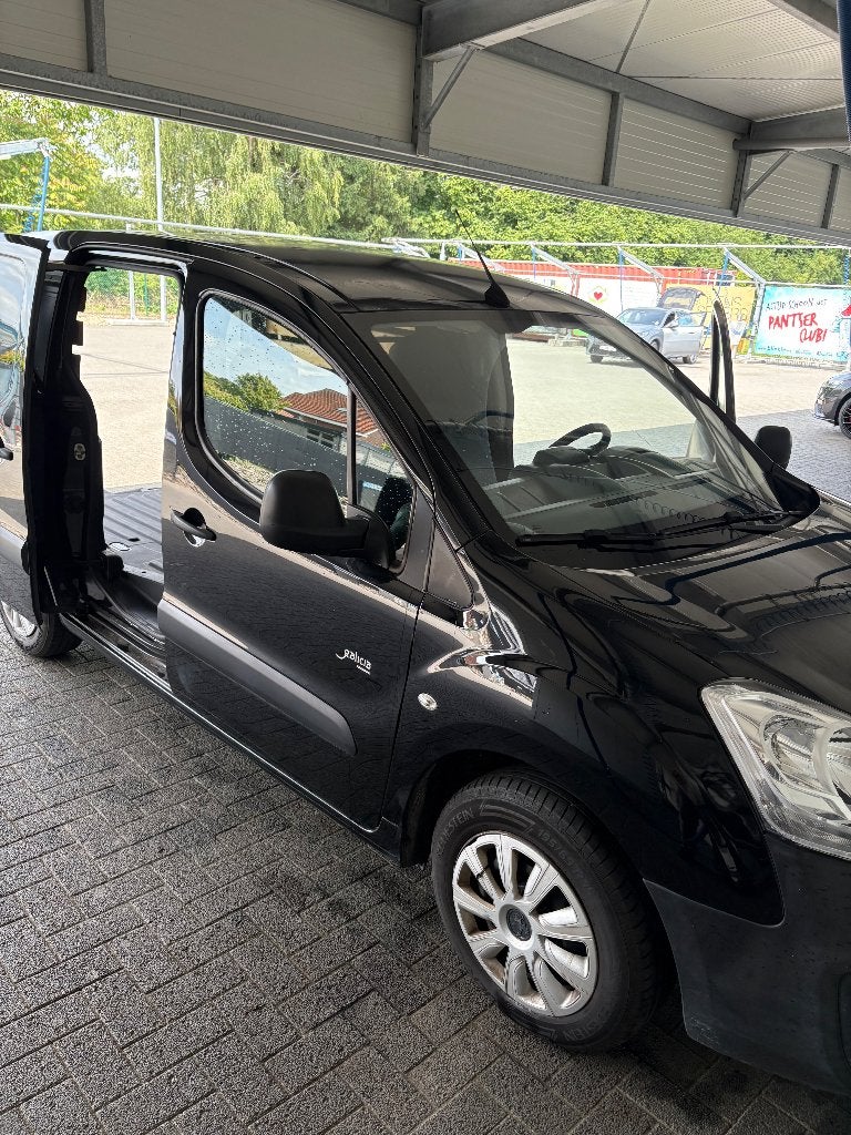 Peugeot partner 1.6hdi 2018, Auto's, Bestelwagens en Lichte vracht, Voorwielaandrijving, Stof, Zwart, Particulier
