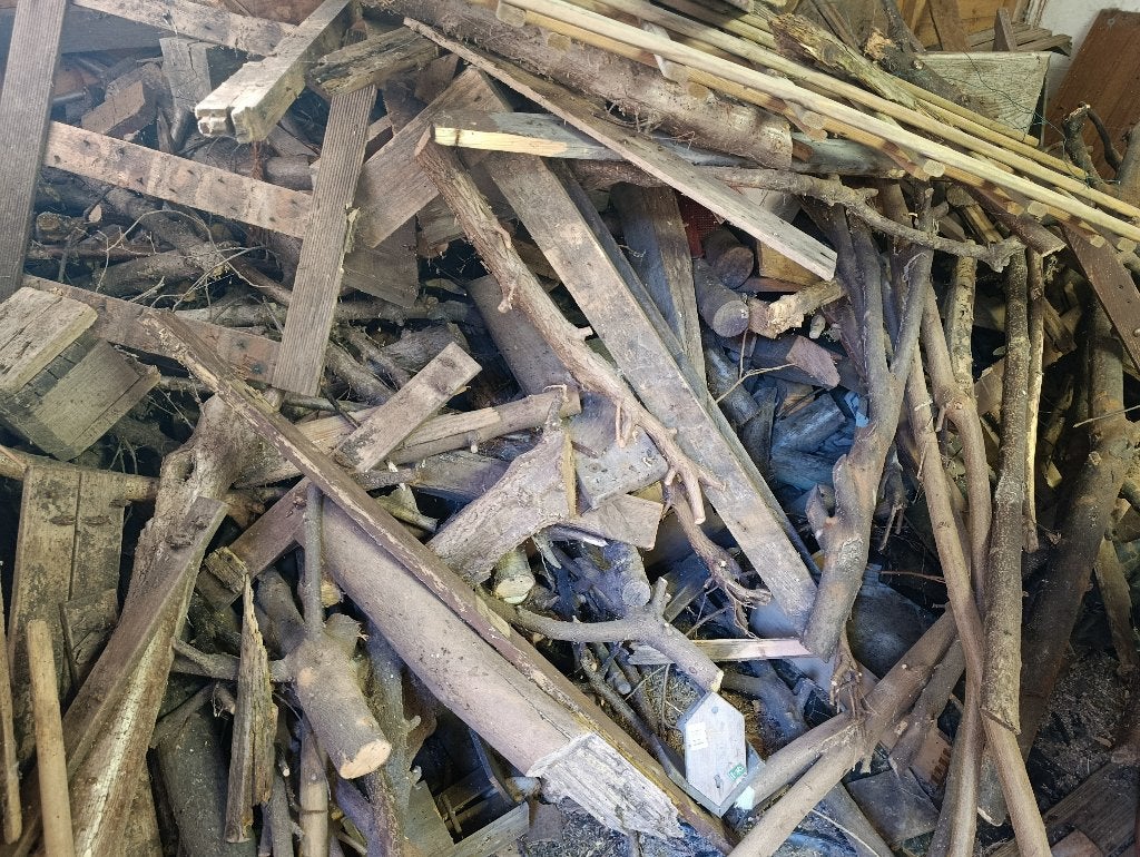 Gratis willekeurig brandhout 2 a 3 kuub - superdroog!, Moins de 3 m³, Enlèvement, Autres essences de bois