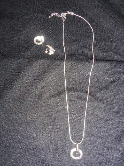 Nieuwe set - ketting met hanger en oorbellen, Ophalen of Verzenden, Nieuw, Zilver, Met hanger