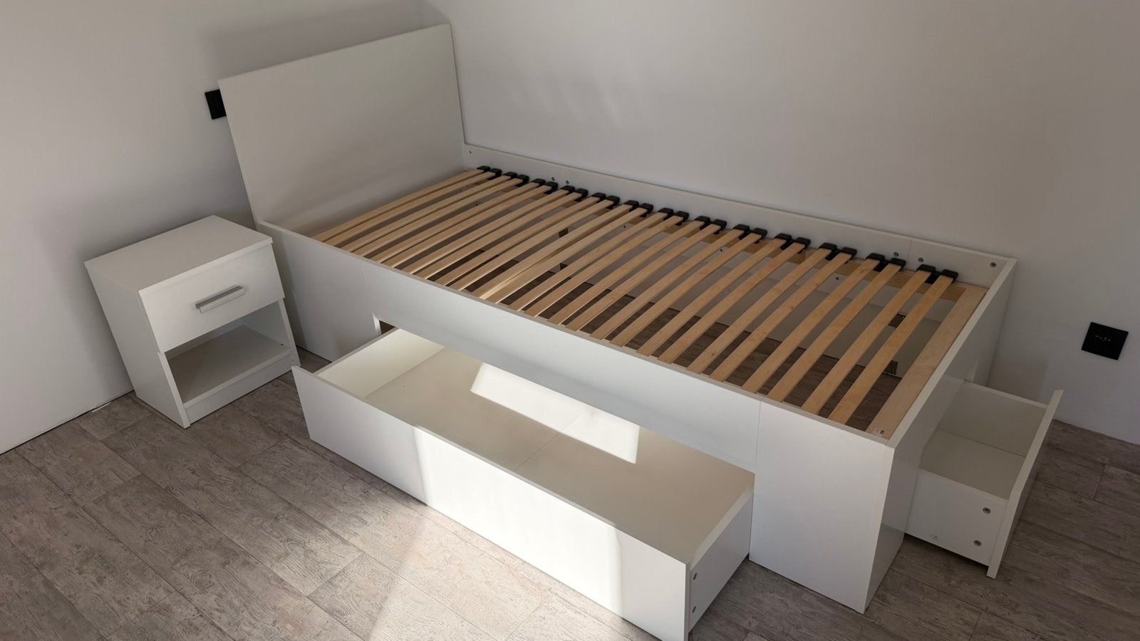 2 lits 90 x 200 inutilisés avec sommiers à lattes assortis, Neuf, 85 à 100 cm, Sommier à lattes, Enlèvement