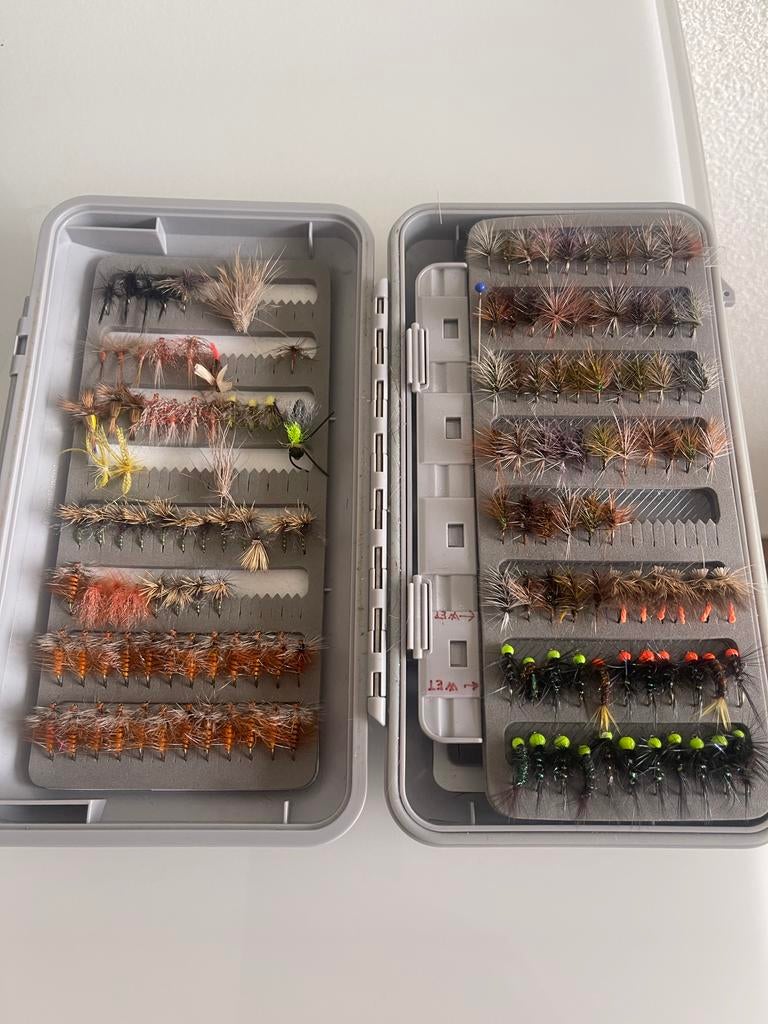 Boîte de 180 mouches et nymphes, Enlèvement ou Envoi, Comme neuf