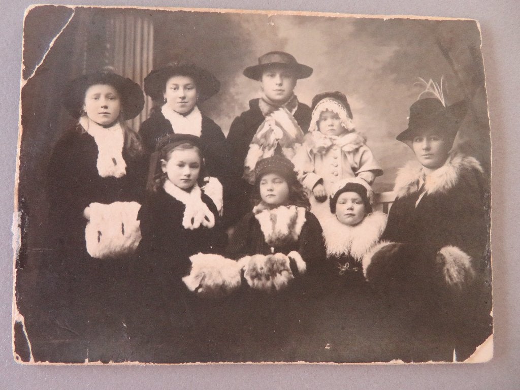 oude foto karton Schotenhof familie Goossens Schoten ?, Foto, Klederdracht, Ophalen of Verzenden, Zo goed als nieuw