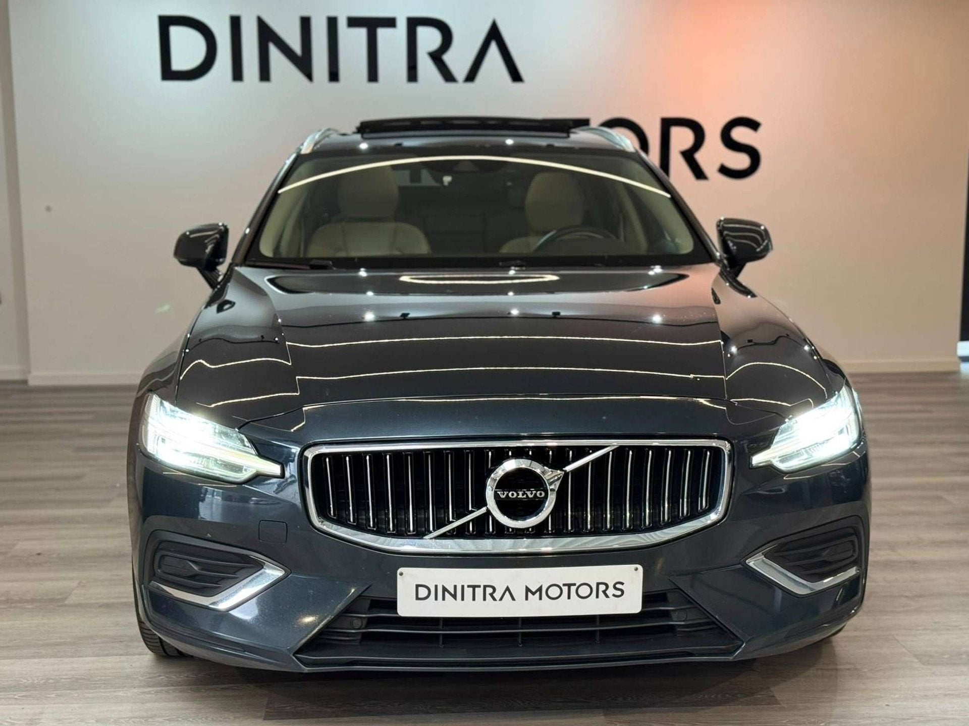 Volvo V60 V60 D4 - Pano/Carplay/Cruise/LED, Auto's, Automaat, Gebruikt, 4 cilinders, 1969 cc