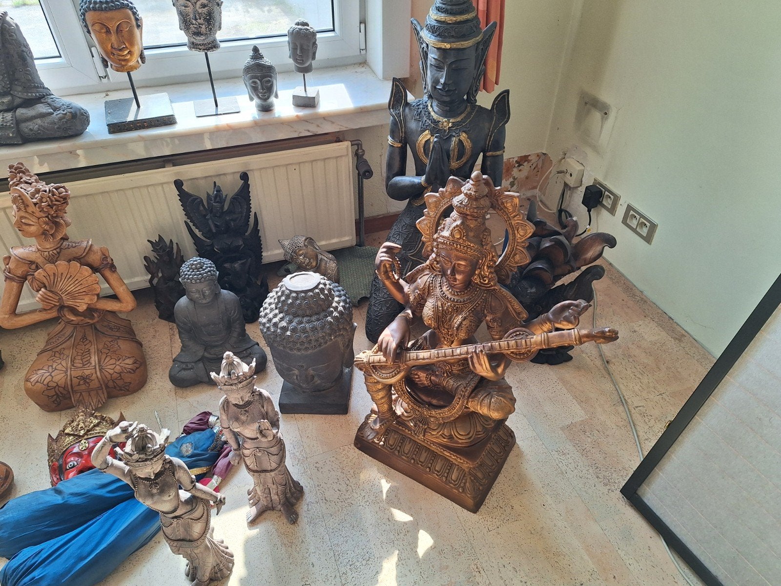 verzameling van allerlei boeddha beelden, Ophalen, Hout
