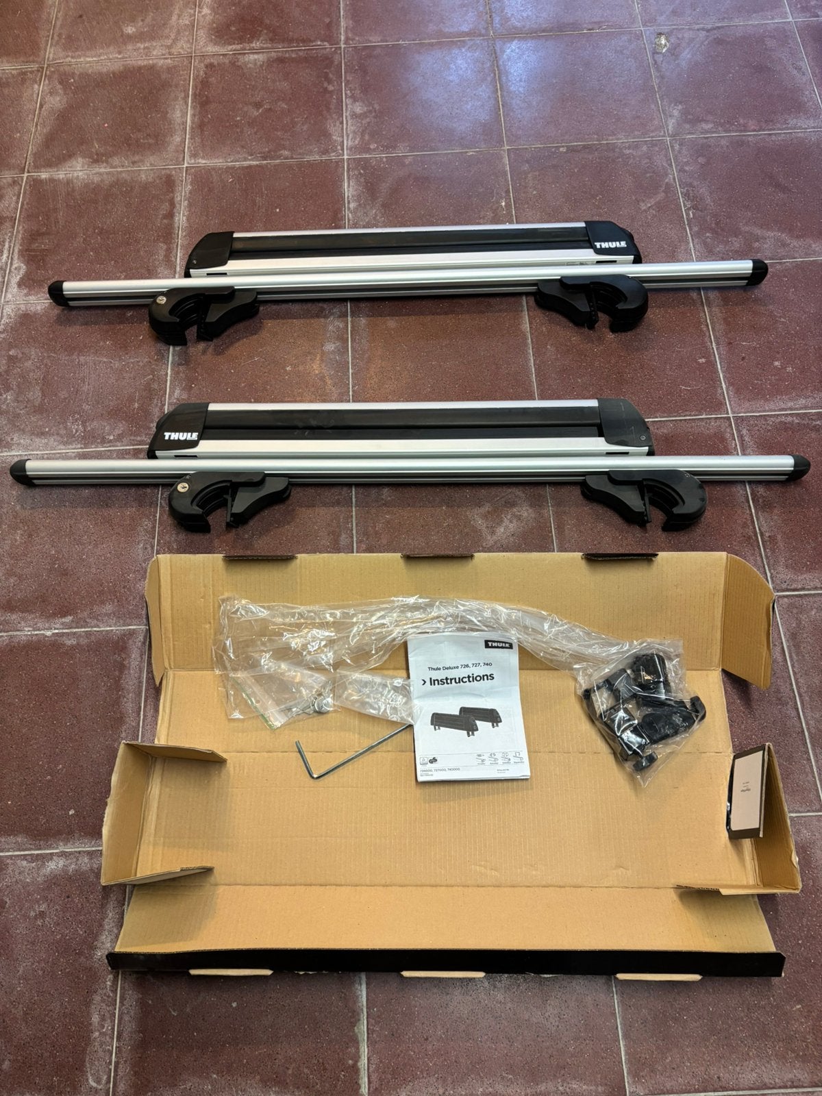 Thule Deluxe 727 ski carrier + Menabo aluminium roof bars, Enlèvement, Comme neuf