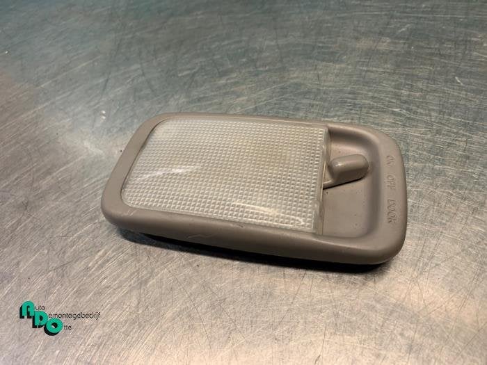 Binnenverlichting achter van een Toyota Corolla (Corolla 96-, Gebruikt, -, -, Ophalen of Verzenden