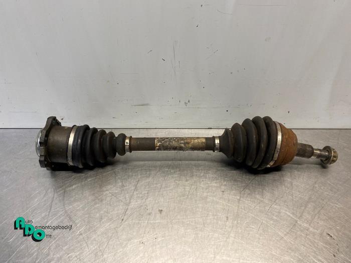 Arbre de transmission avant gauche d'un Volkswagen Golf (Gol, Volkswagen, -, 3 mois de garantie, Utilisé