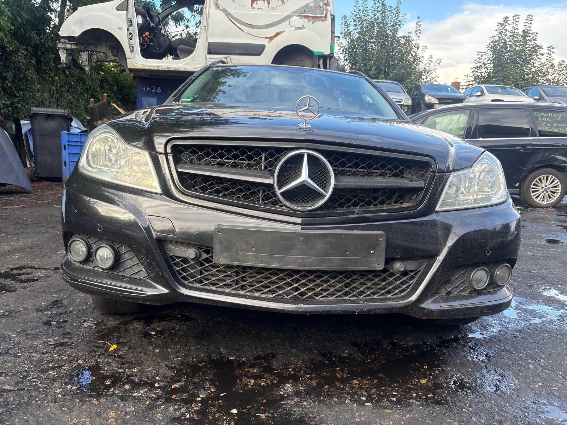Pare-chocs avant Mercedes Classe C S204 W204, Autos : Pièces & Accessoires, Mercedes-Benz AG, Mercedes-Benz, Utilisé, Mercedesstrasse 120
70372  Stuttgart, DE