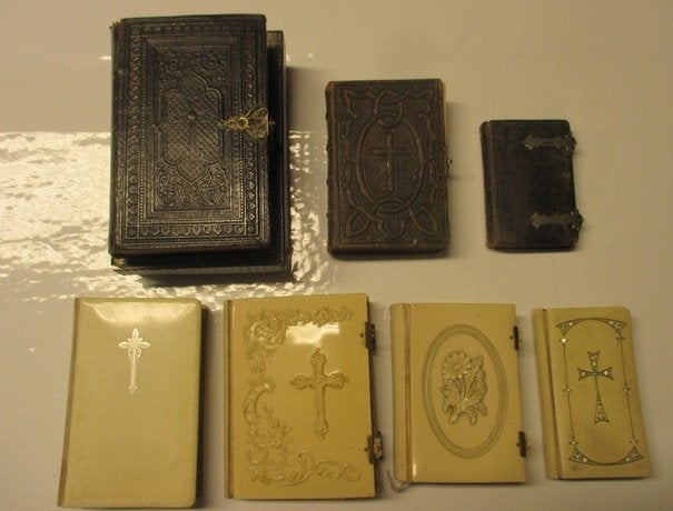 missels anciens, livres d'église, couverture en celluloïd, Envoi