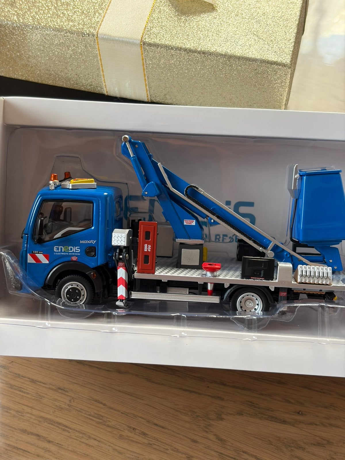 Camion nacelle renault enedis, Enlèvement, Neuf
