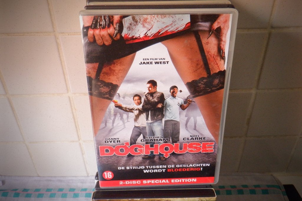 DVD 2-DISC Special Edition Doghouse.(Van Jake West), CD & DVD, DVD | Horreur, Enlèvement ou Envoi, Matériel bonus, Vampires ou Zombies