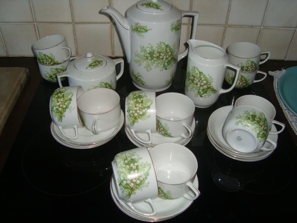 Art Deco koffieservies in Victoriaporselein., Ophalen