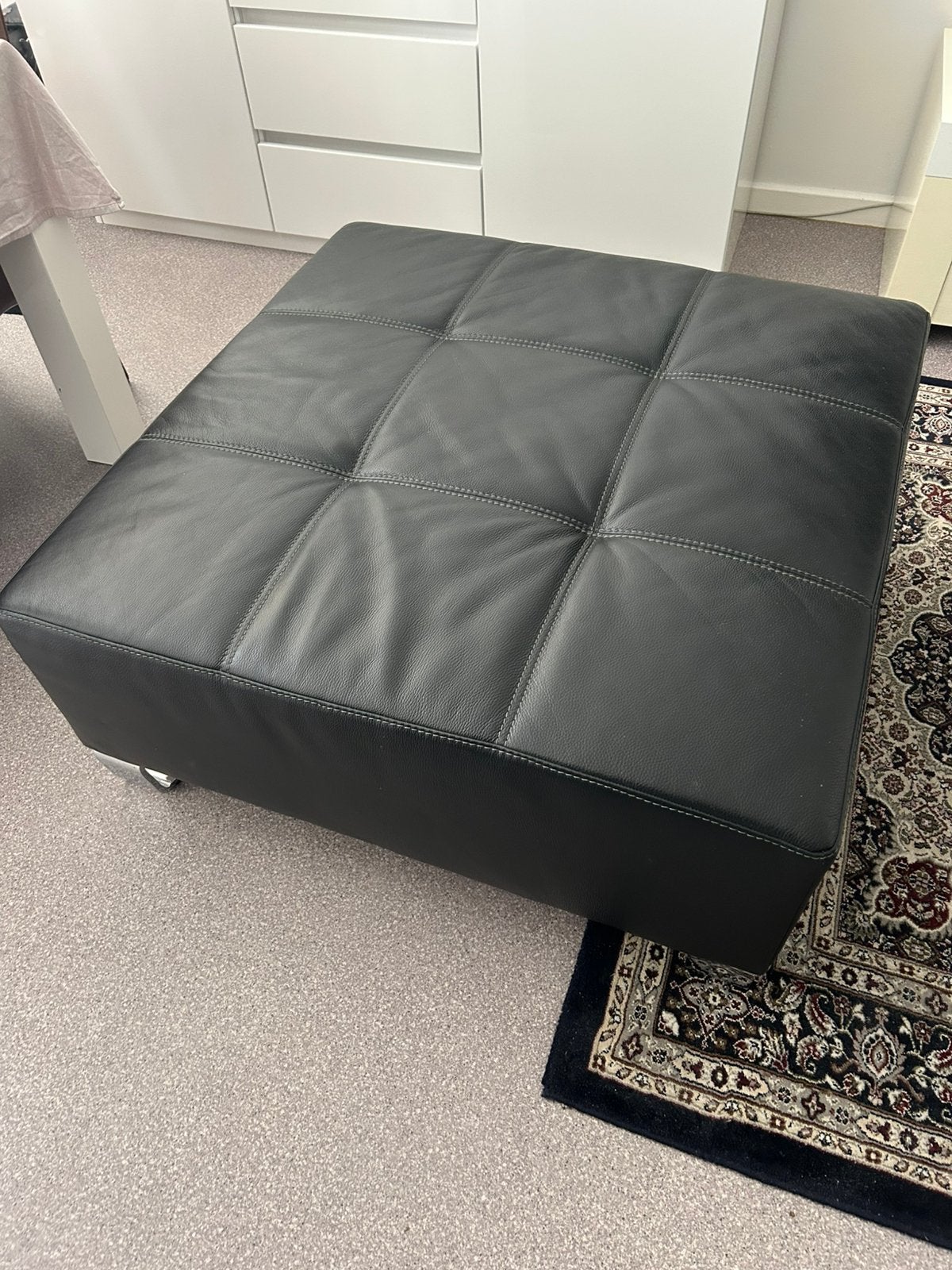 Grand pouf en cuir noir, Enlèvement, Comme neuf, Cuir