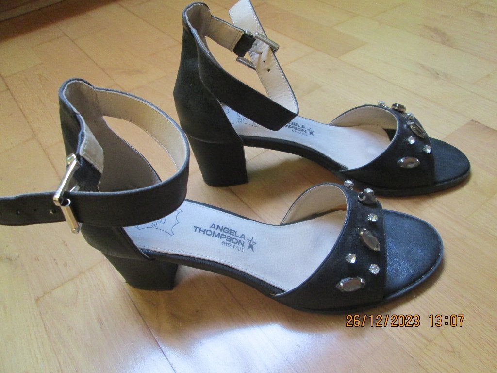Sandales hautes noires avec diamants P : 40    ., Comme neuf, Enlèvement, Angela Thompson, Noir