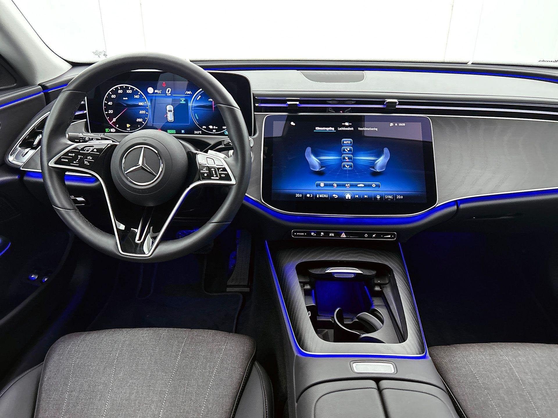 Mercedes-Benz E-Klasse 300 E Break Luxury Line | Distronic |, Auto's, Mercedes-Benz, Automaat, Dealer onderhouden, Gebruikt, 4 cilinders