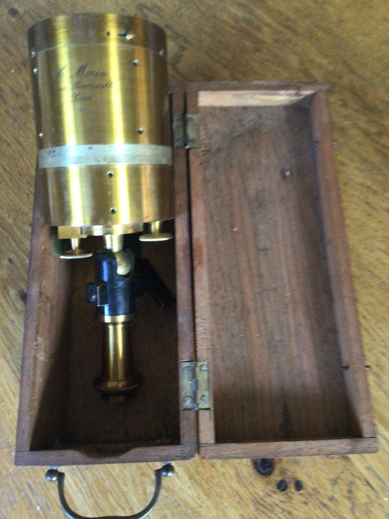 Antiek gereedschap, Enlèvement