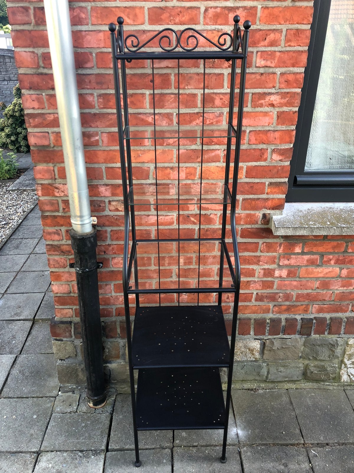 Zwart metalen wand rek, Huis en Inrichting, Woonaccessoires | Cd- en Dvd-rekken, Ophalen, Zo goed als nieuw