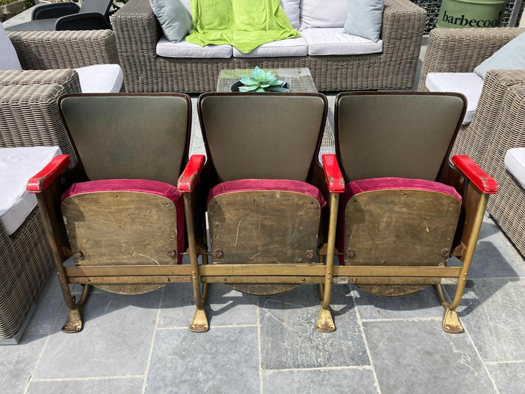3 oude cinema stoelen, Ophalen