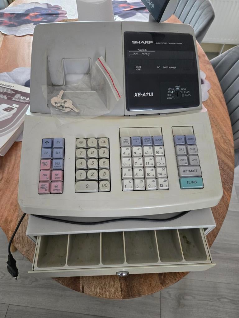 Sharp kassa XE-A113 geleverd met  handleiding en sleute, Ophalen, Computers en Rekenmachines
