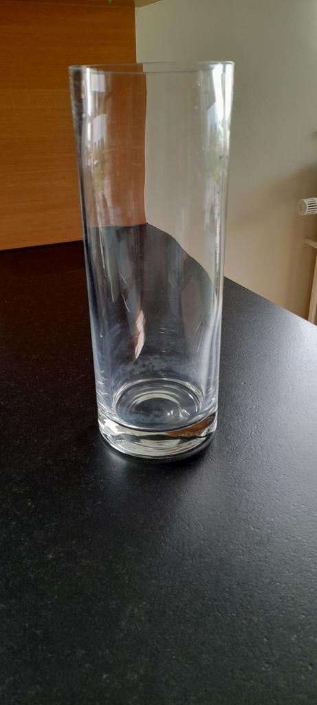 Te geef in Wezemaal Lange glazen vaas, Huis en Inrichting, Ophalen