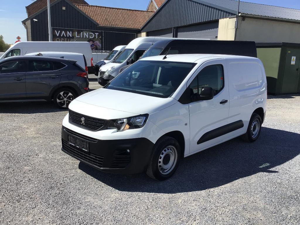 peugeot partner 12i benzine 2020 61000km 3plaatsen 9950e ex, Auto's, Bestelwagens en Lichte vracht, Voorwielaandrijving, Stof