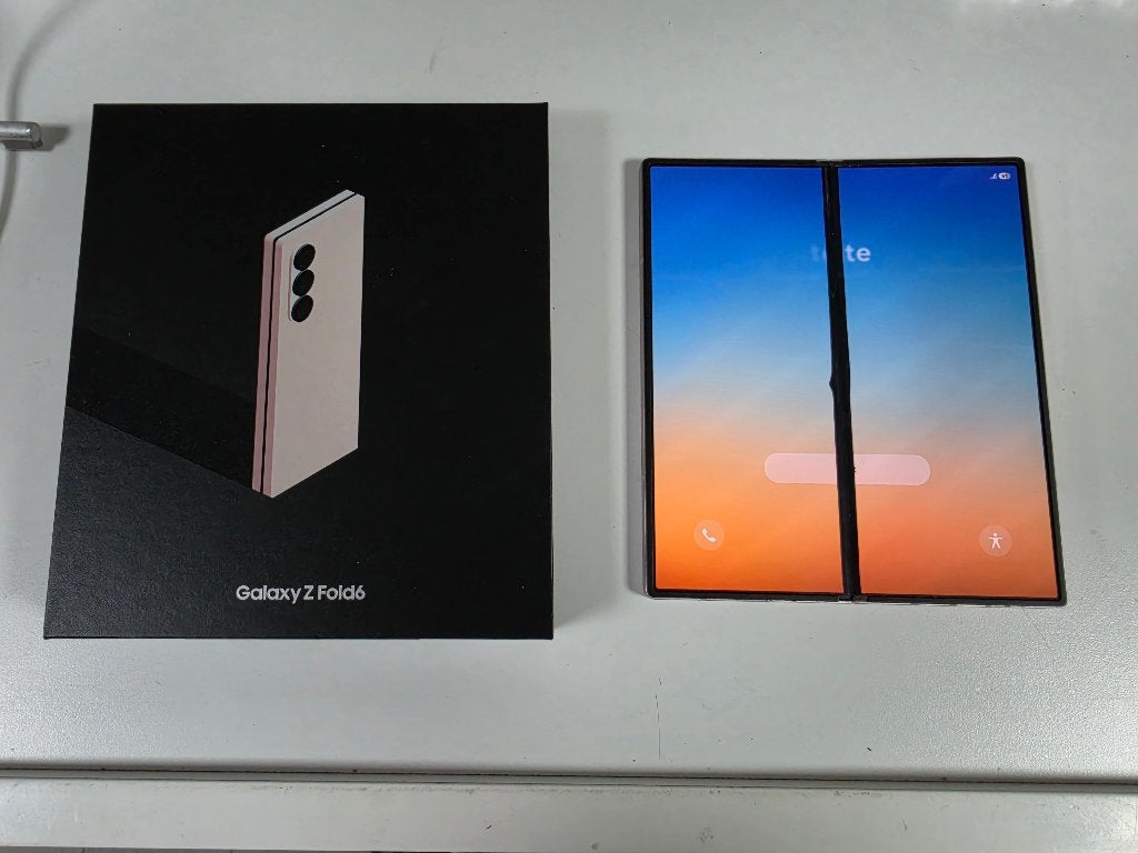 Samsung Galaxy Fold6 1TB midden scherm gebroken, Telecommunicatie, Ophalen of Verzenden, Zo goed als nieuw, 1 TB of meer, Android OS