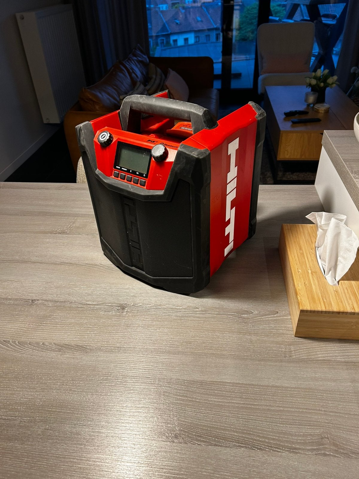 Hilti radio, Ophalen, Zo goed als nieuw
