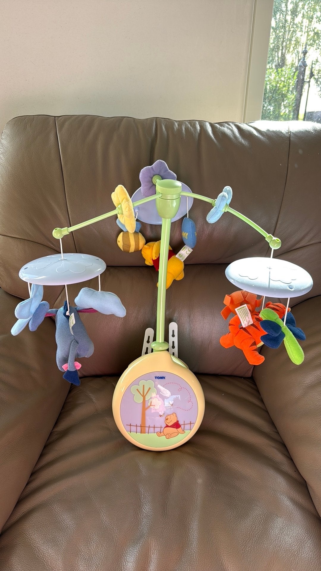 Mobile musical Tomy Winnie l'ourson, Enlèvement, Comme neuf, Mobile, Avec lumière