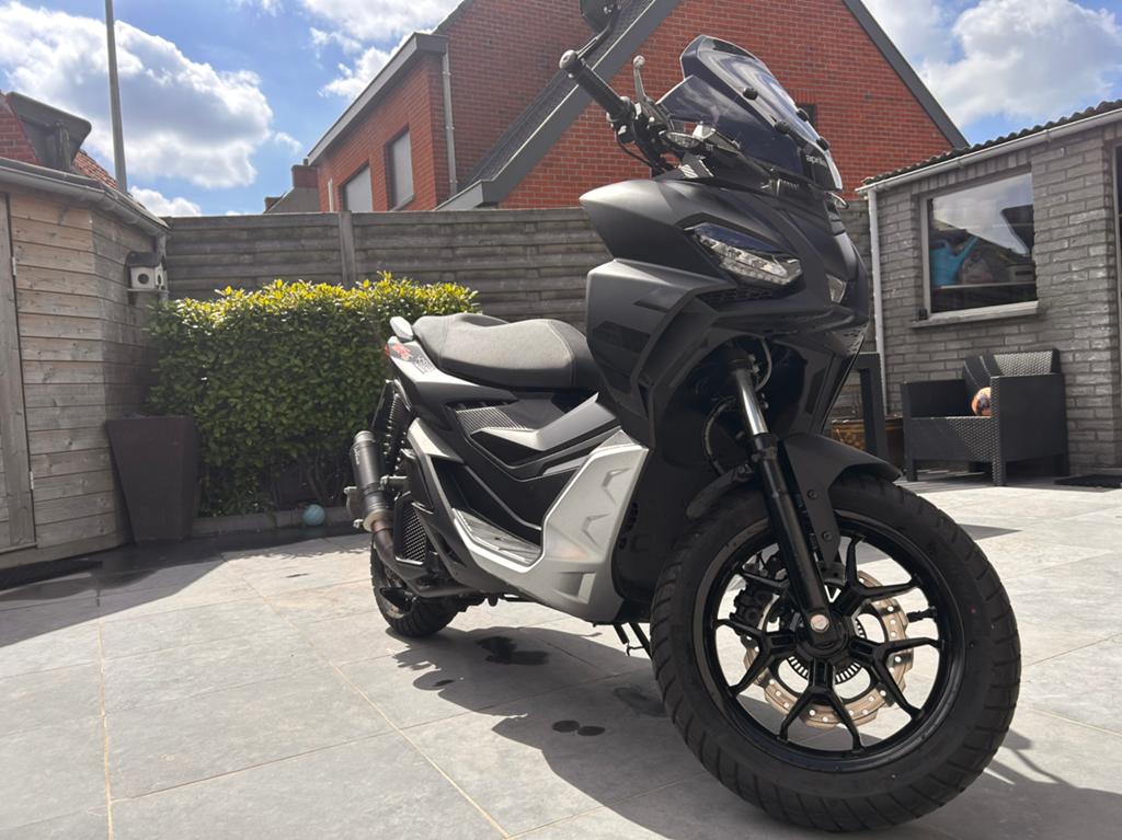 Aprilia SR GT 125 - 1700 km, Fietsen en Brommers, Scooters | Overige merken, Zo goed als nieuw, Ophalen