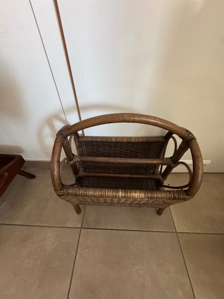 A vendre : corbeille à journaux en osier — 15€, Corbeille à journaux, Avec poignée, Enlèvement, Utilisé