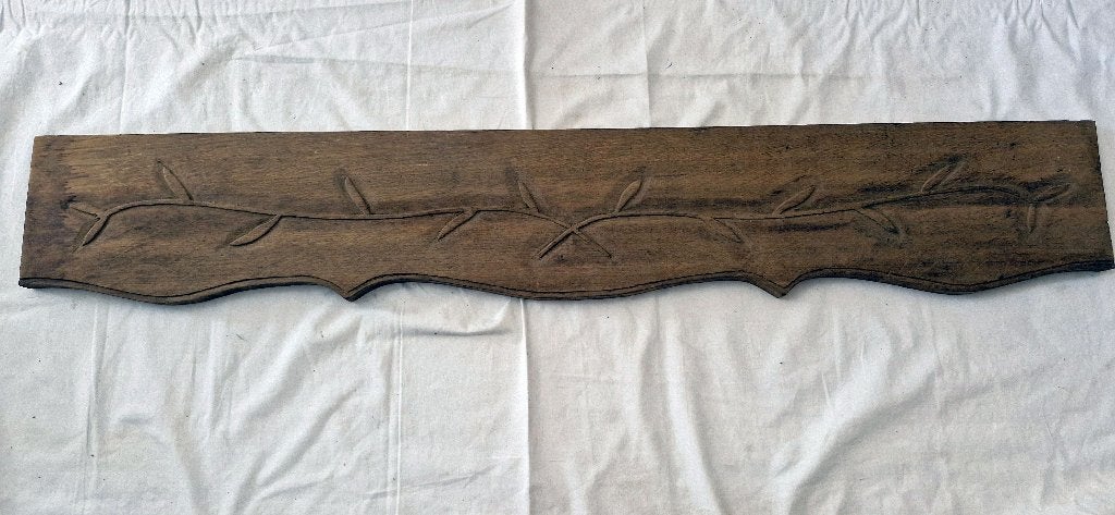 Ancien fronton sculpté en bois chène Longueur 120cm, Envoi