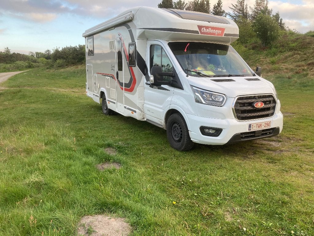 Camper Challenger 337GA Graphite premium, Jusqu'à 4, Siège standard, Toilette à cassette, Ford