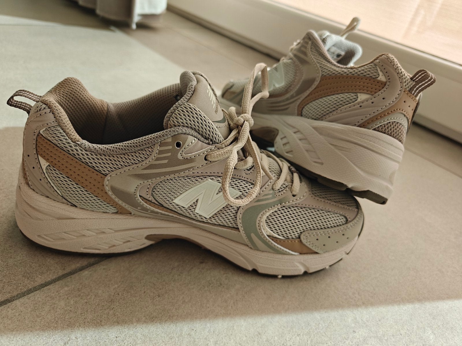 New Balance Azorb 530, Ophalen
