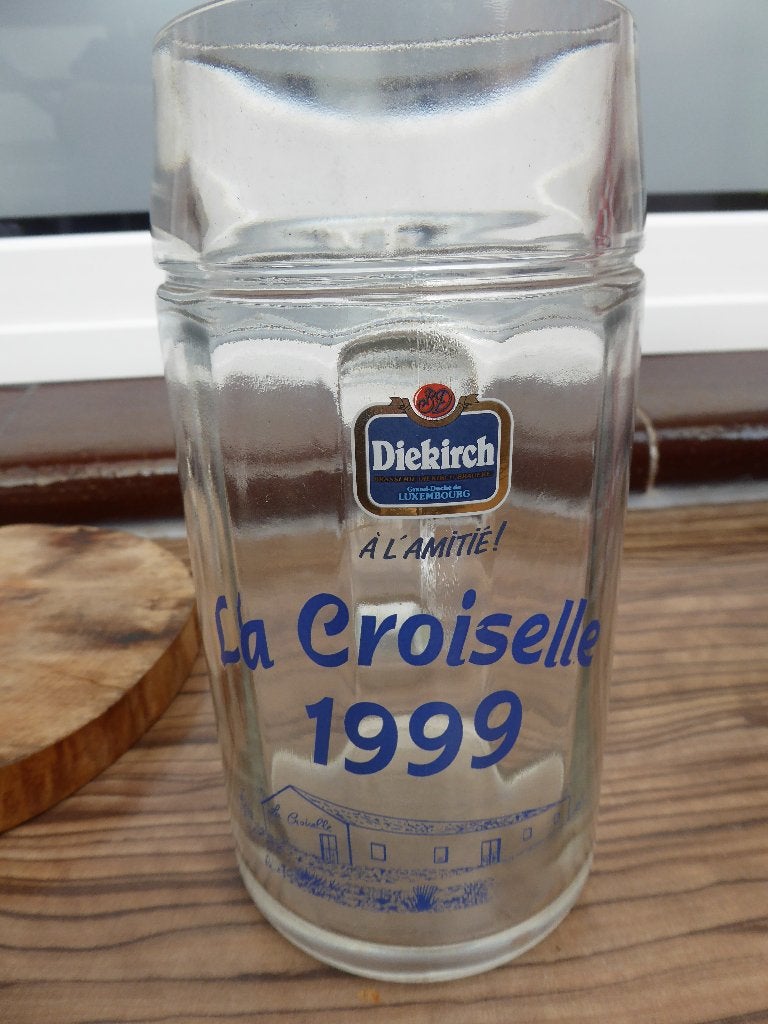diekirch chope 1 l  LA CROISELLE 1999, Collections, Marques de bière, Enlèvement ou Envoi, Utilisé, Chope(s)