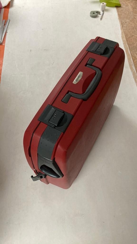 Valise, Plastique dur, Comme neuf, Enlèvement, Roulettes
