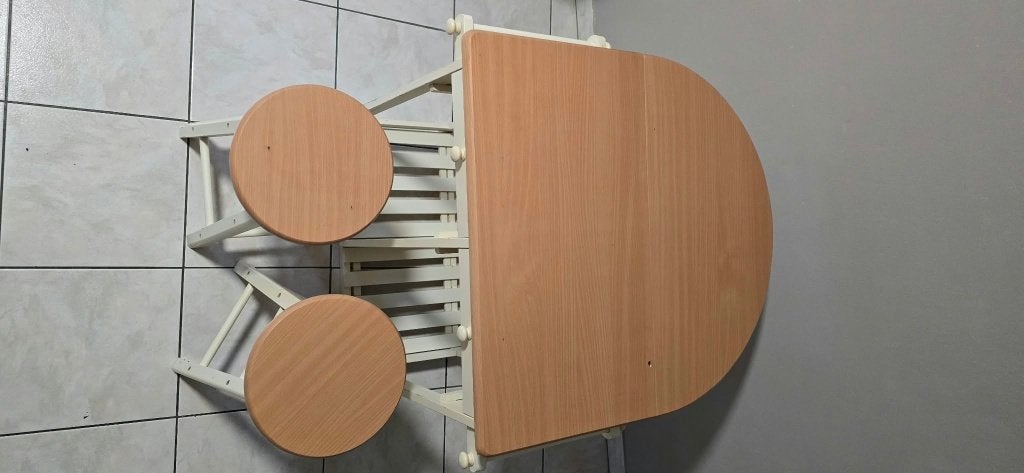 Table de cuisine, Jusqu'à deux personnes, Enlèvement, Utilisé, Ovale
