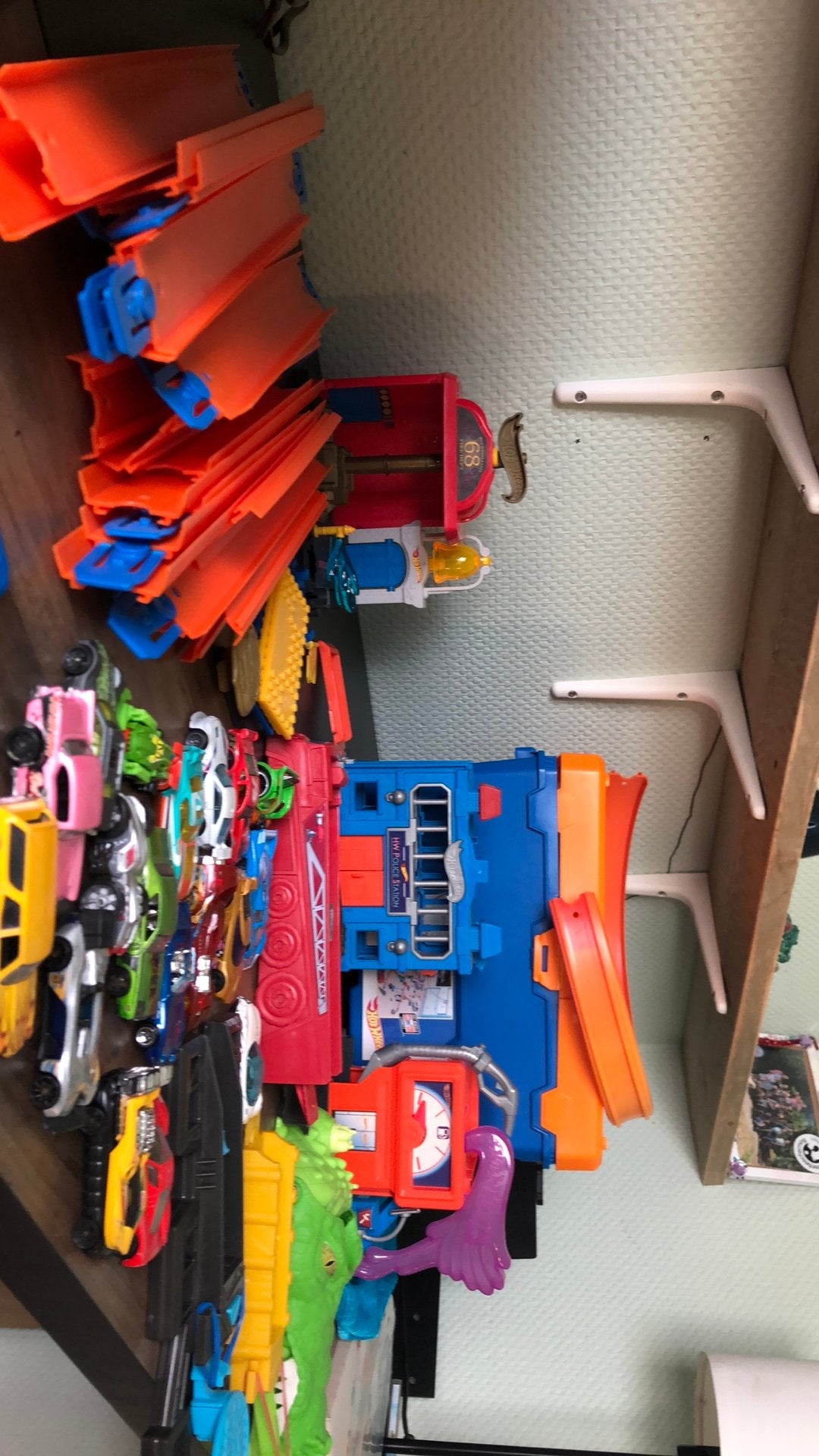 Hotwheels racebaan met garage, Kinderen en Baby's, Speelgoed | Racebanen, Ophalen of Verzenden, Zo goed als nieuw, Racebaan, Met looping