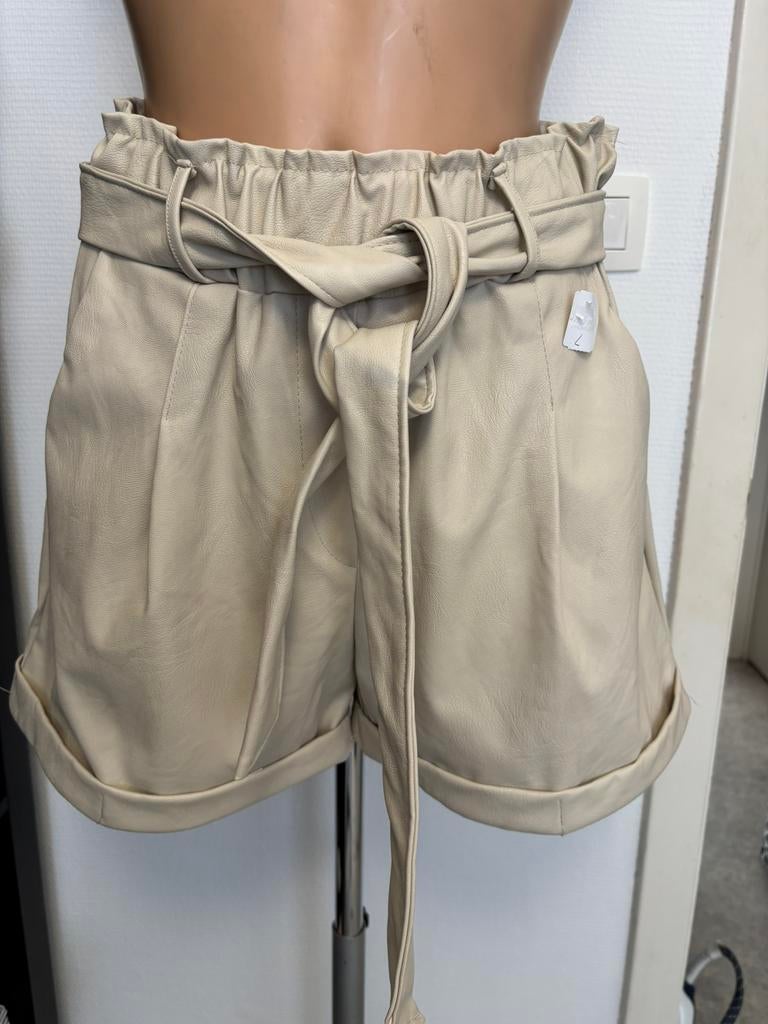 Nieuwe beige shorts, Kleding | Dames, Broeken en Pantalons, Kort, Beige, Maat 42/44 (L), Nieuw
