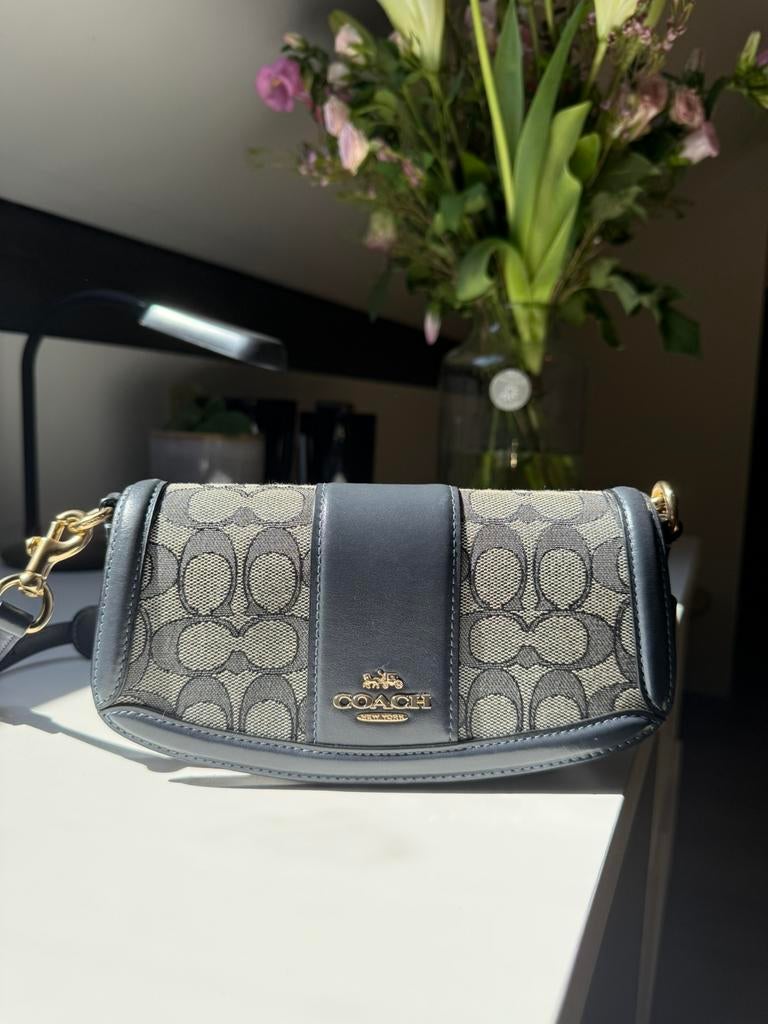 Andrea Small Shoulder Bag in Signature Jacquard. Coach, Ophalen of Verzenden, Zo goed als nieuw