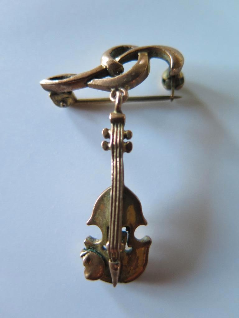 Broche viool, Handtassen en Accessoires, Broches, 4 tot 7 cm, Ophalen of Verzenden, Goud, Koper