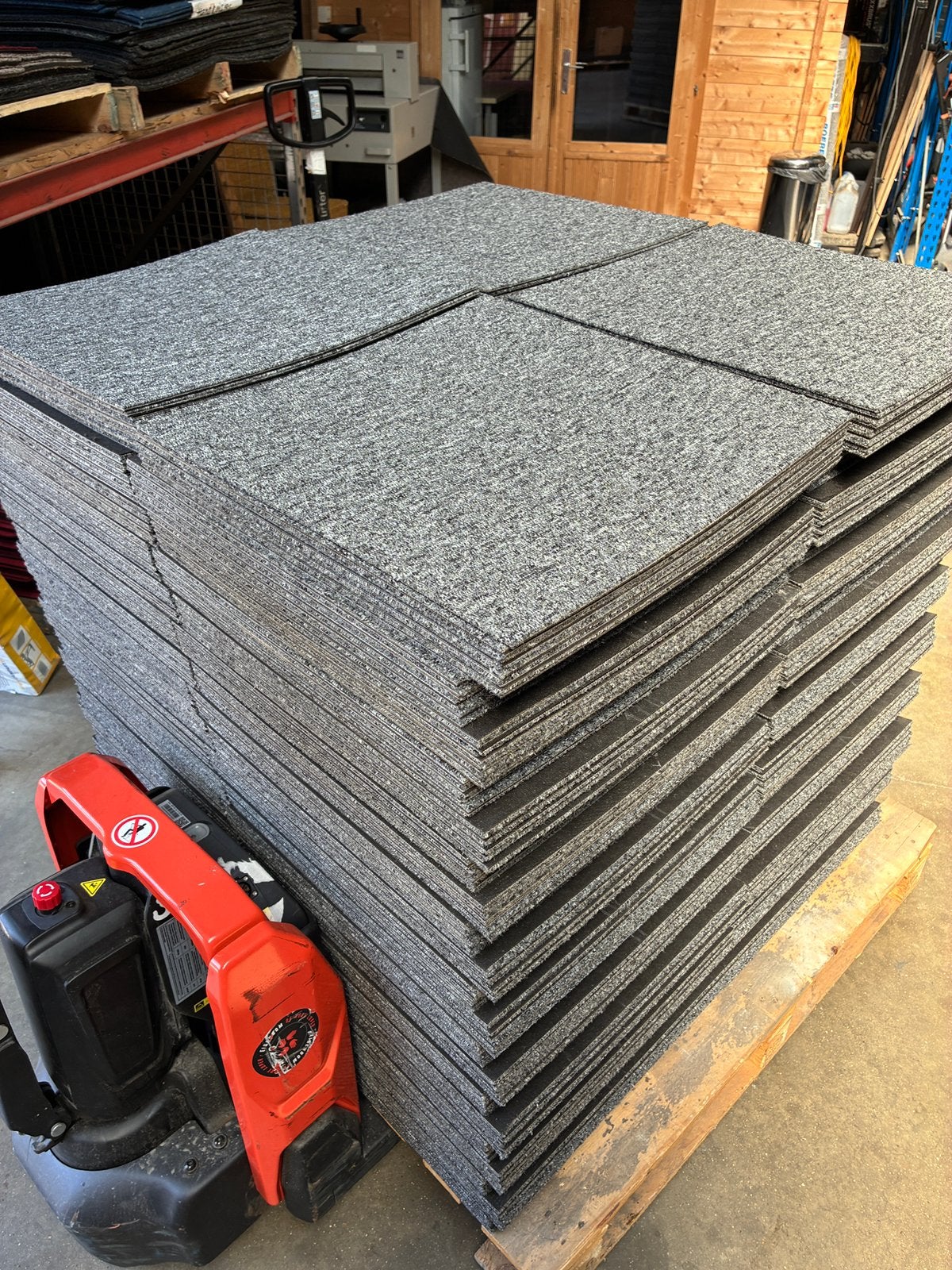 Grijze tapijttegels 50x50  / 250m2, Huis en Inrichting, Stoffering | Vloerbedekking, Zo goed als nieuw, Tapijttegels, Beige, Blauw