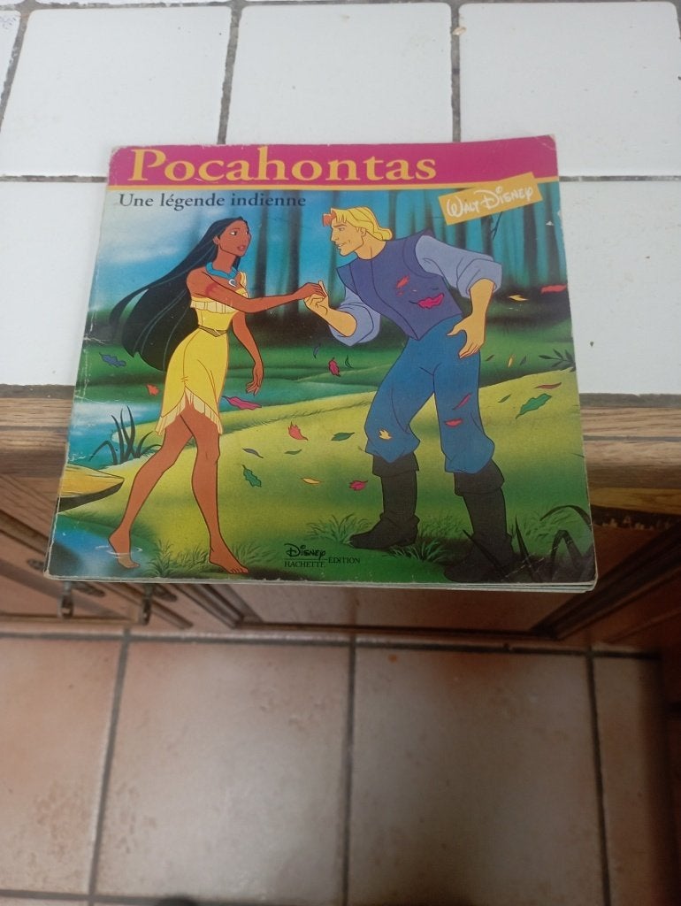livres Barbie- Pocahontas-Contes d'Andersen, Livres, Enlèvement ou Envoi, Comme neuf, Fille, Livre de lecture